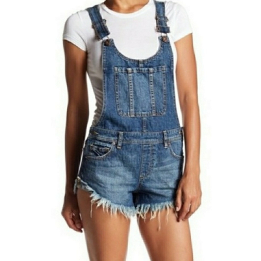 ❌❌SOLD❌❌ Free people Short Overalls